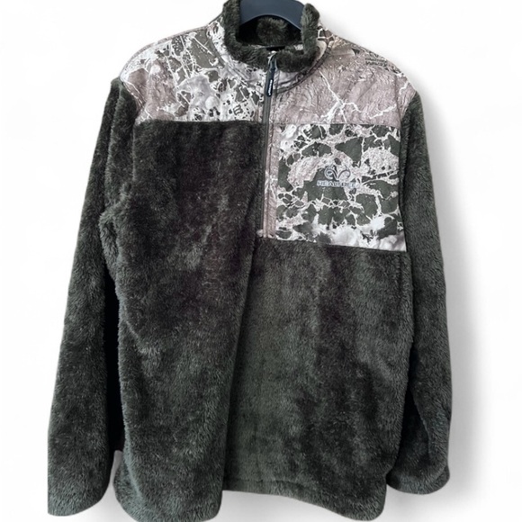 Realtree Olive and Camouflage Fleece Jacket - Picture 2 of 6
